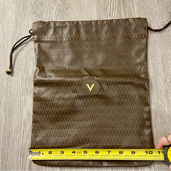 Valentino - Picture 6 of 7